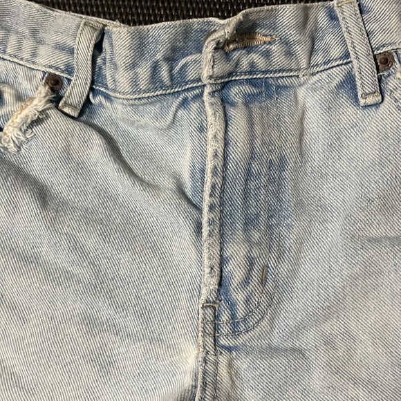 Short shorts - Picture 3 of 4